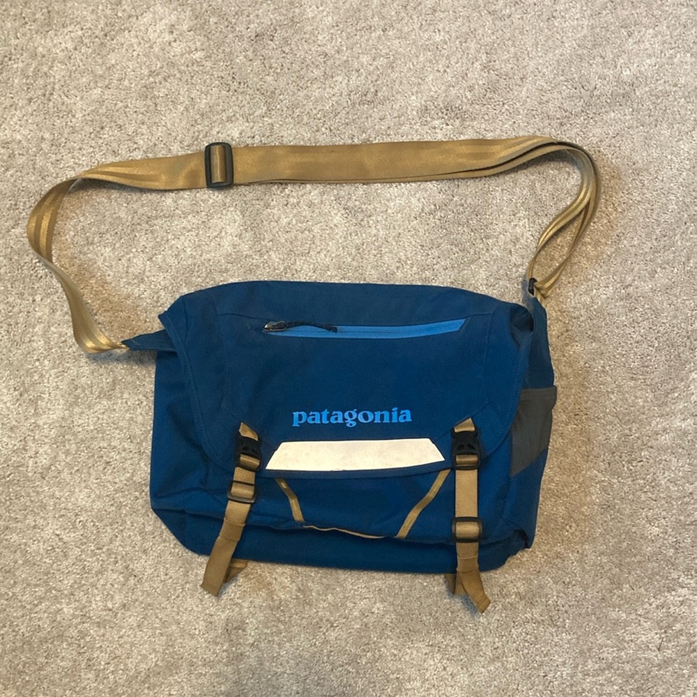 Patagonia Crossbody Medium Messenger Discontinued Blue/Gold Laptop Unisex